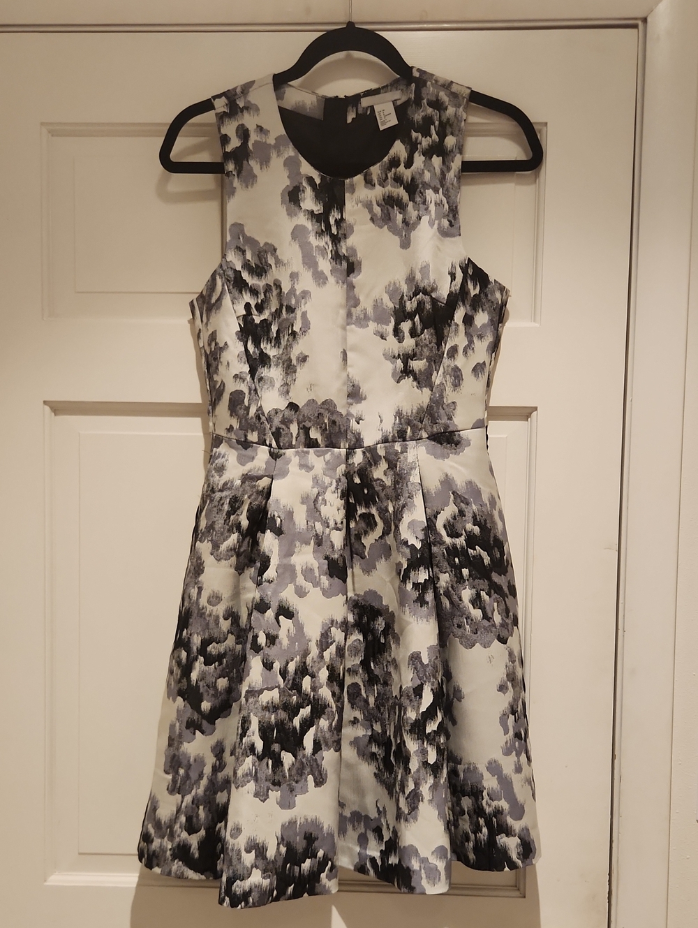 H&M Women's Black & White Floral Fit-and-Flare Dress US 8